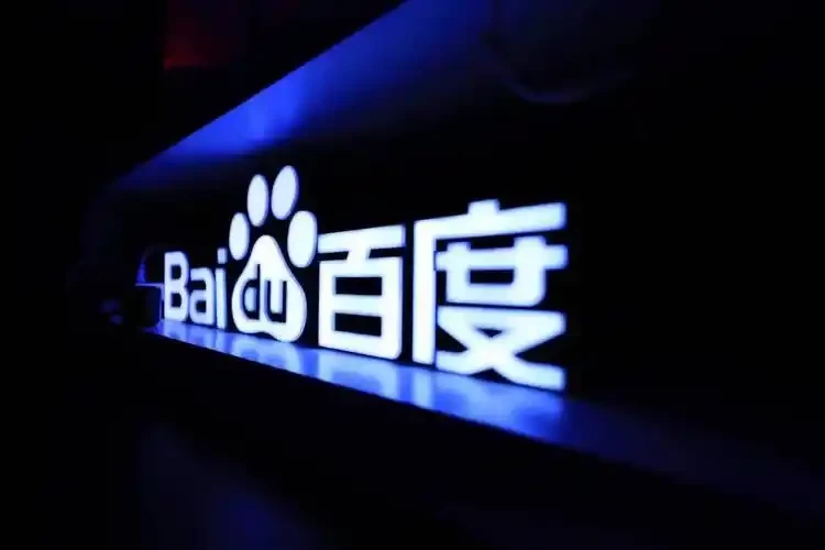 瓦屋窗前，听雨品茗，锦城时光的静谧与孤独之美